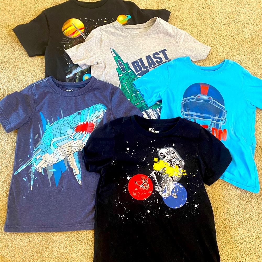 Boys lot of T-shirt’s - size 6 (Carters and OshKosh)